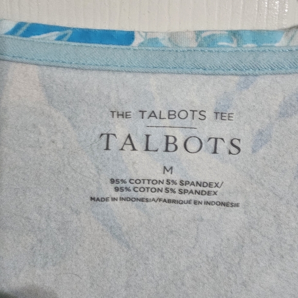 Talbots Women’s Medium Blue Floral Tropical Print V-Neck Tee Cotton Blend Preppy - Picture 4 of 6
